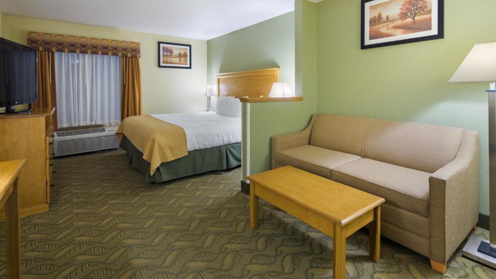 King Suite with Sofa Bed interior