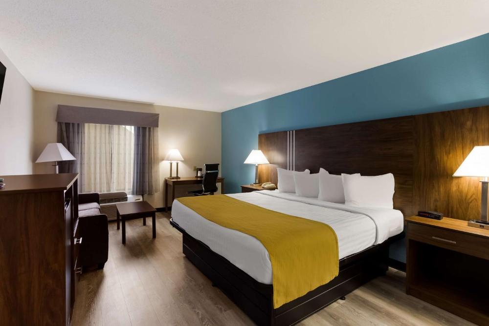 King Room - Non-Smoking interior